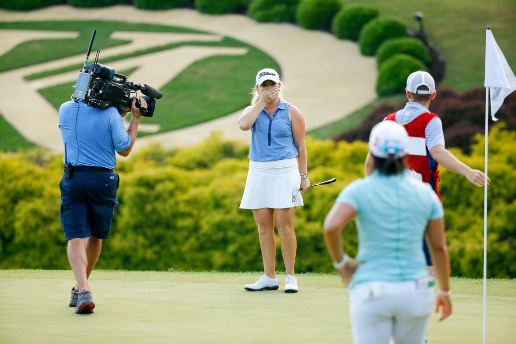 KingsmillChamp's tweet image. 🏆 We love a clutch finish. Congratulations to 2019 Pure Silk Champion Bronte Law on her win in the Dubai Moonlight Classic!