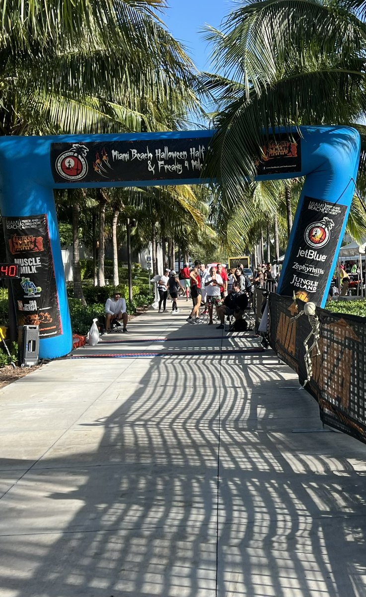 walterpaddy's tweet photo. Made it to the finish line 🏃‍♂️ 
#miamibeach #Halloween #halfmarathon 🎃 https://t.co/NpfLJSmf05