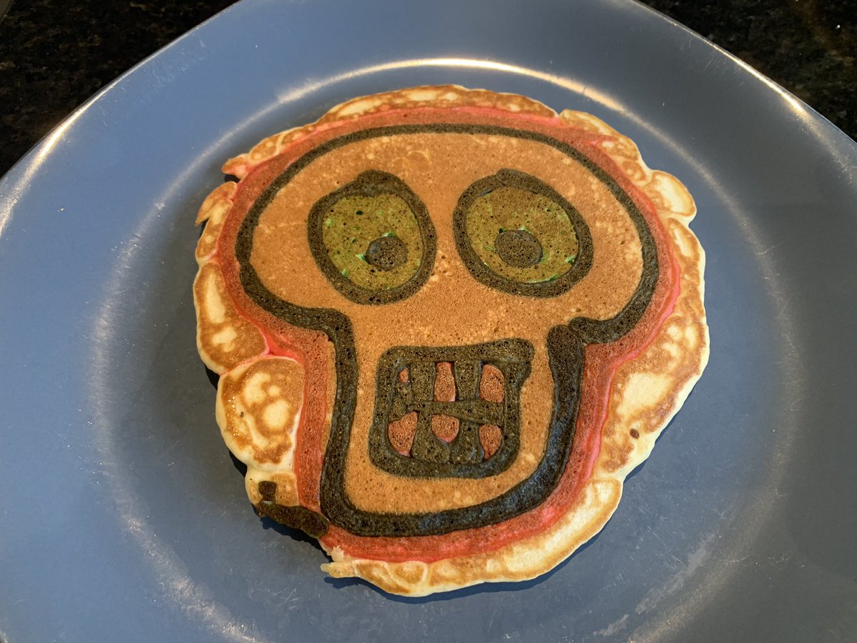 aaron_gissing's tweet photo. Spoooooooky Halloween pancaaaakes… 🎃💀👻 https://t.co/9axXsJZrKO