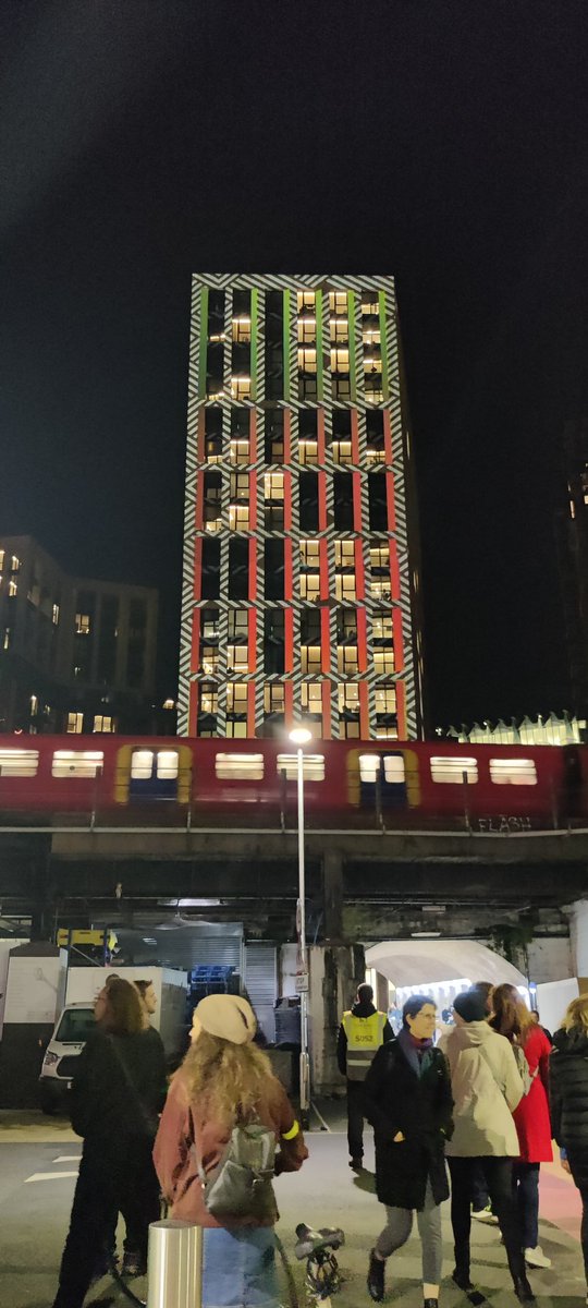 MorphetMinor's tweet photo. All of the lights #nineelms #lineoflightfestival https://t.co/xEgJc0OtPt