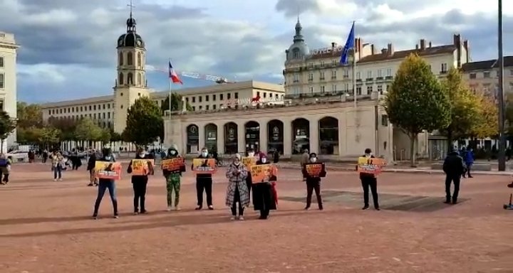 4PeacefulAction's tweet photo. Meydanlardan yükselen ses: Hasta Tutsaklar Özgür Olsun!

📍Lyon
📍Strasbourg
📍Londra
📍Brüksel
📍Frankfurt
📍Köln
📍Berlin
📍Stuttgart

HastaTutsaklara Özgürlük
#StopKillingPoliticalPrisoners https://t.co/sf68lswj97
