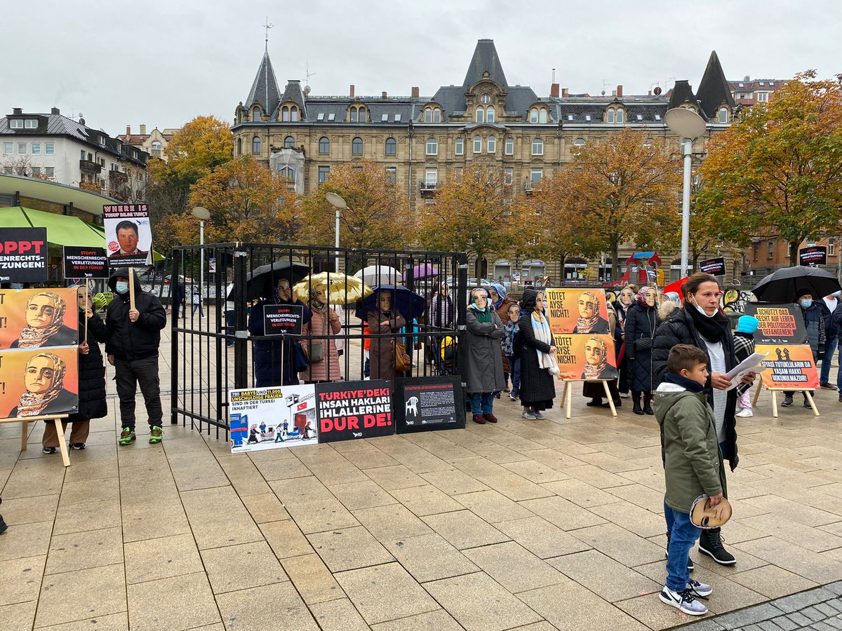 4PeacefulAction's tweet photo. Meydanlardan yükselen ses: Hasta Tutsaklar Özgür Olsun!

📍Lyon
📍Strasbourg
📍Londra
📍Brüksel
📍Frankfurt
📍Köln
📍Berlin
📍Stuttgart

HastaTutsaklara Özgürlük
#StopKillingPoliticalPrisoners https://t.co/sf68lswj97