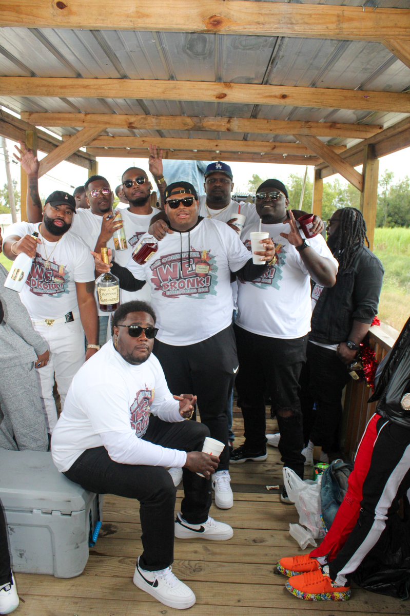 Hboog32's tweet photo. Say he put some money on my head, I guess we gon see/I won’t put no money on his head, my n****s owe me

#YakCommittee #DaDumWay #WeDronk #WeDum https://t.co/upQy1oAD4B