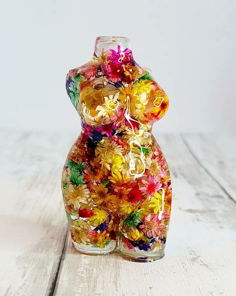 MommaResin's tweet photo. 🌸Bursting Colors🌸 The last time I did this theme was in May and I couldn't resist creating another! 😍 She's available at https://t.co/KPxDADr2aS 

#mommaresinofficial #mommaresin #burstingcolors #colourful #rainbowflowers #rainbowaesthetic #curvygirl #curvyart #curvy https://t.co/a6q13f0KF5