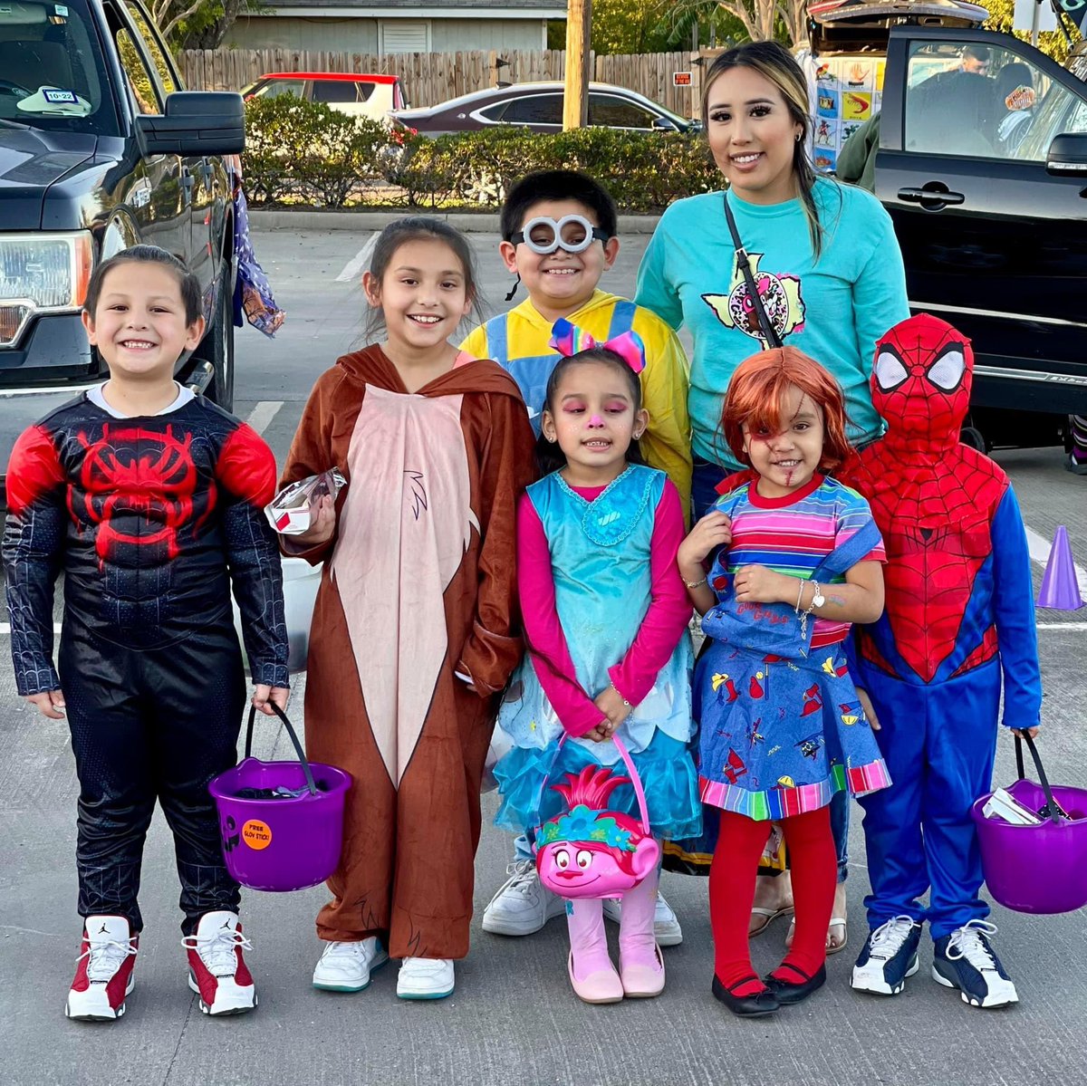 ZCcisd's tweet photo. We had a wonderful Trunk or Treat yesterday! Thank you all staff, parents, students and community partners for participating! Go Aviators! @judith_hinojosa @SylBurkes @MitchanStacy @JohnAPrezas @CCISD @IHeartCKH https://t.co/M3j9tt3jys