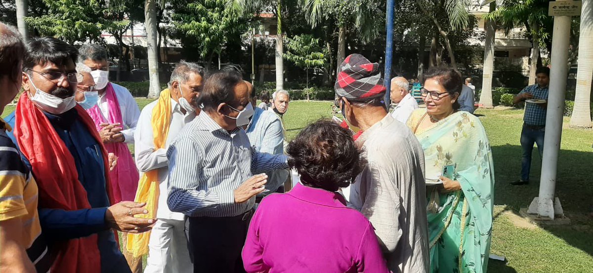 drharshvardhan's tweet photo. टीकाकरण, संक्रमण को सीमित रखने व नागरिकों को सुरक्षा कवच पहनाने का सर्वोत्तम तरीका है।

बावजूद #vaccinated कोविड अनुरूप व्यवहार का कड़ाई से पालन करना नितांत आवश्यक है।

इसे अपनी जीवनशैली का हिस्सा बनाकर कोरोना संक्रमण की शृंखला को तोड़ने में हर नागरिक अपना योगदान दे।
@BJP4Delhi https://t.co/ByFBFeUkMp