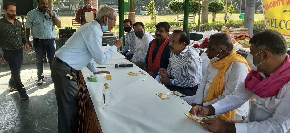 drharshvardhan's tweet photo. टीकाकरण, संक्रमण को सीमित रखने व नागरिकों को सुरक्षा कवच पहनाने का सर्वोत्तम तरीका है।

बावजूद #vaccinated कोविड अनुरूप व्यवहार का कड़ाई से पालन करना नितांत आवश्यक है।

इसे अपनी जीवनशैली का हिस्सा बनाकर कोरोना संक्रमण की शृंखला को तोड़ने में हर नागरिक अपना योगदान दे।
@BJP4Delhi https://t.co/ByFBFeUkMp
