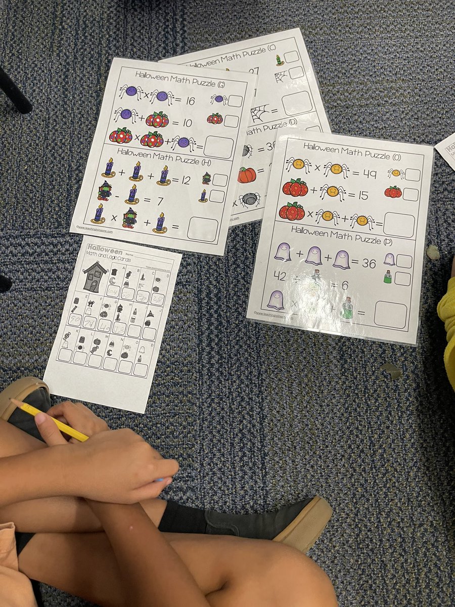 PhoRealTeacher's tweet image. Sp🕸🕸tacular Friday fun! #spookymath #spookydonut #4thgradestories #room610 #spookyfriday