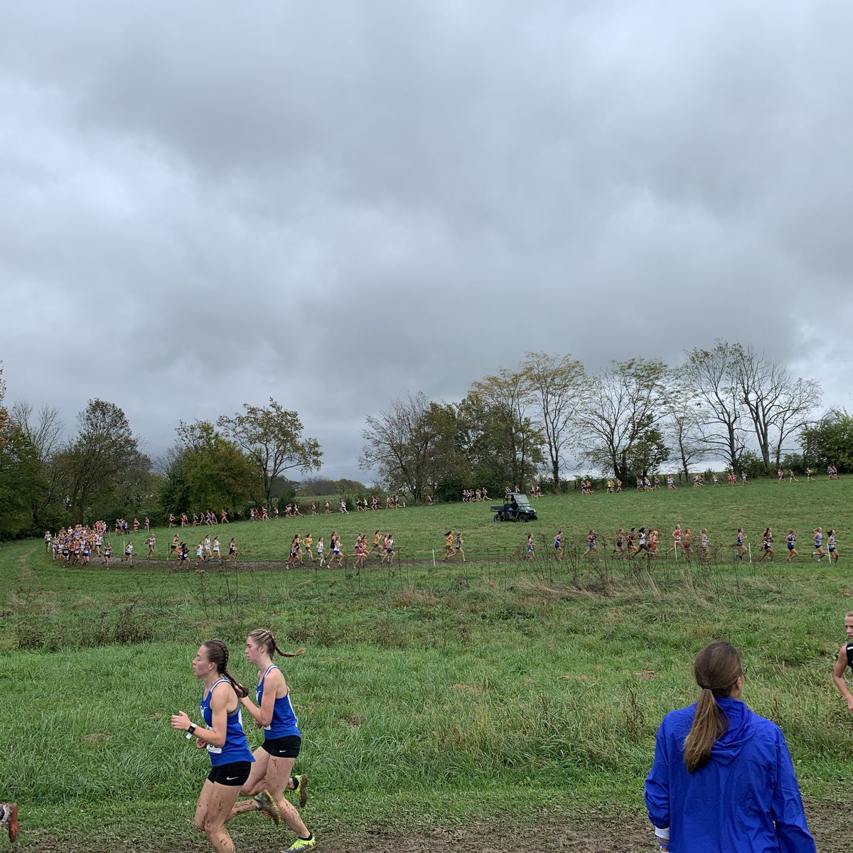 bulldogscc's tweet photo. Girls are off and finished at the KHSAA State Championship. Awesome race by Paige Burnette, Gracie Smithson, and Allison Smith! Way to represent Fairdale! @Dawgs_Athletics @FairdaleHigh https://t.co/3A0kJHXf7O