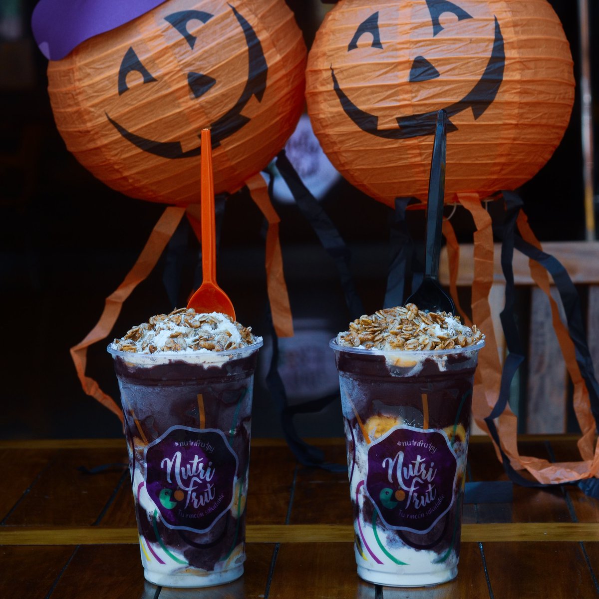 SORTEO FLASH🎃👻  2 AÇAI x 540gr 
sorteamos LOS DOS MONSTRUOS DE LA CASA para que tu dupla y vos puedan lidiar la noche más terrorífica del año☠️ para participar AMBOS DEBEN SEGUIRNOS, HACER RT Y MENCIONARSE! Exitoos! 
Sorteamos el 31/10