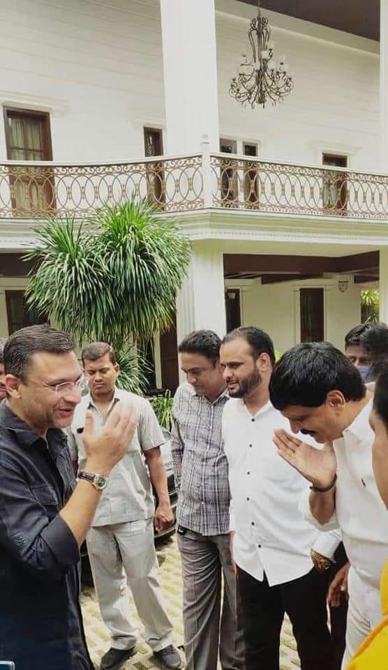 pathan_sumaya's tweet photo. #TRS Malkajgiri #MLA #Mynampally_Hanumath_Rao Met AIMIM Floor Leader & ChandrayanGutta #MLA Janab Abkaruddin Owaisi Sahab at his Residence at Banjara hills and invited Him to his sons marriage and handed over the Wedding Card of #DrRohit https://t.co/NztkIHYxu1
