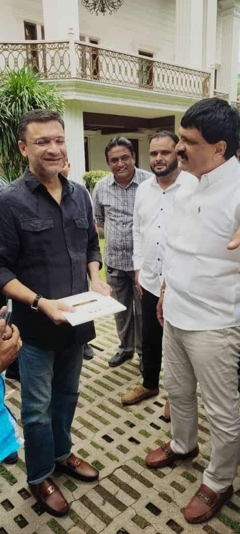 pathan_sumaya's tweet photo. #TRS Malkajgiri #MLA #Mynampally_Hanumath_Rao Met AIMIM Floor Leader & ChandrayanGutta #MLA Janab Abkaruddin Owaisi Sahab at his Residence at Banjara hills and invited Him to his sons marriage and handed over the Wedding Card of #DrRohit https://t.co/NztkIHYxu1