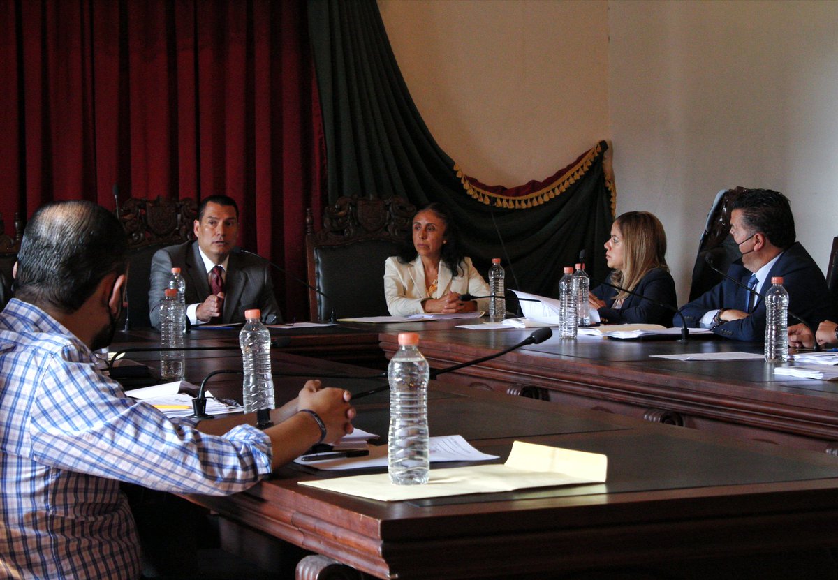 soypaugallardo's tweet photo. Estuve presente en la sesión del H. Ayuntamiento de #SanMigueldeAllende, donde se trató el tema de la disolución del Consejo de #SAPASMA para nombrar a uno nuevo y destituir al existente.
Seguiremos muy de cerca y te estaremos informando sobre este tema. https://t.co/sSq09IU58I