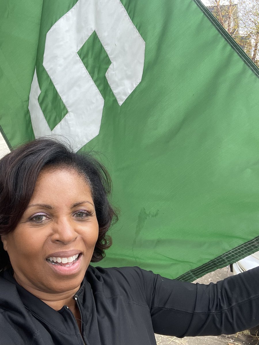 _AudreyBarnes's tweet photo. @lisakay1215 @Coach_mtucker Had to get my flag out behind that one @lisakay1215  8-0 baby! https://t.co/azYko2JEMO