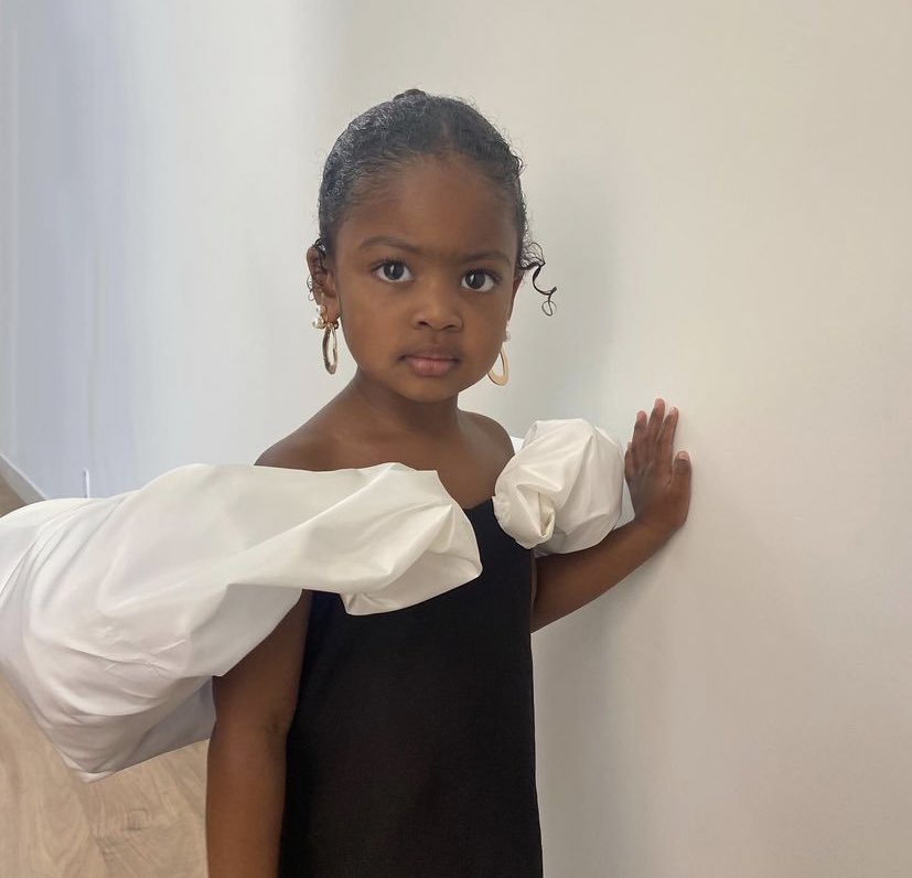 blkgirlculture's tweet photo. Baby Kaavia as Adele for Halloween🥺 https://t.co/rKsvtrcnfk