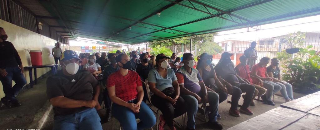 PCV_Venezuela's tweet photo. #AHORA En el municipio Independencia #Yaracuy juramentan el Voluntariado por la Defensa del Voto Gallo Rojo.

👥Participan dirigentes regionales del PCV, candidatos al Consejo Legislativo y Municipal, junto a los gallos para la Gobernación y Alcaldía, Miguel Hernández y Alí Silva https://t.co/sHIWtznyKk