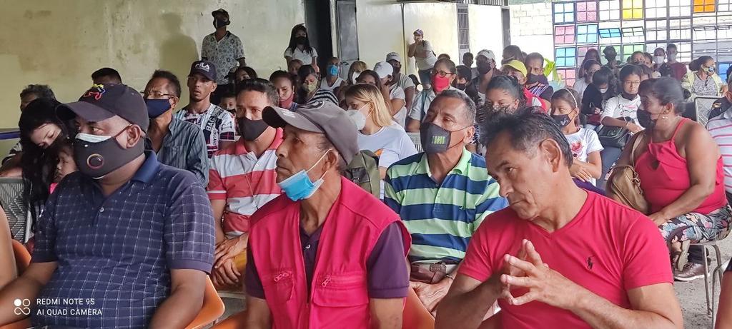 PCV_Venezuela's tweet photo. #AHORA En el municipio Independencia #Yaracuy juramentan el Voluntariado por la Defensa del Voto Gallo Rojo.

👥Participan dirigentes regionales del PCV, candidatos al Consejo Legislativo y Municipal, junto a los gallos para la Gobernación y Alcaldía, Miguel Hernández y Alí Silva https://t.co/sHIWtznyKk