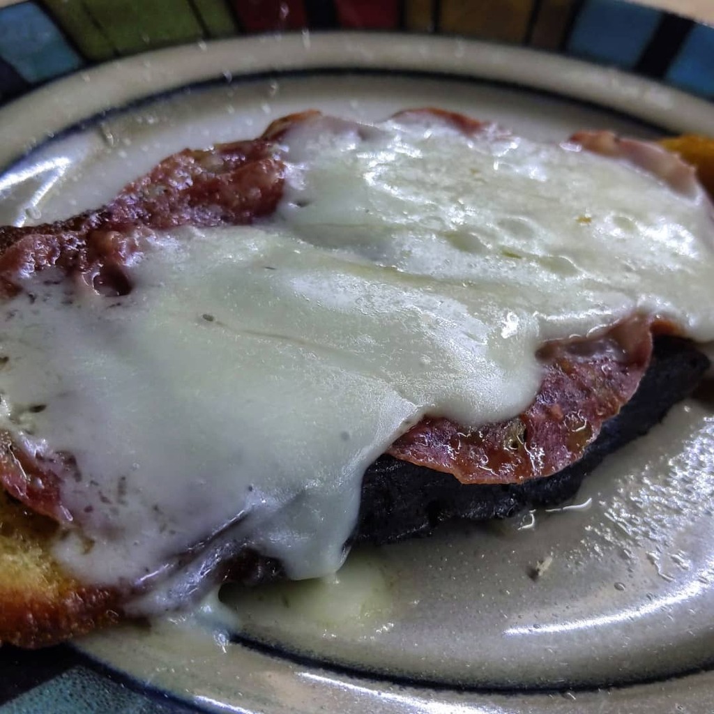 Cheesewizzard's tweet photo. Nothing like an open-faced sandwich made with homemade sourdough and #Lakesidefarmsteadcheese #washedrind #yegfood #yegcheese https://t.co/X6vT0WOg51 https://t.co/2JZhivqcvj