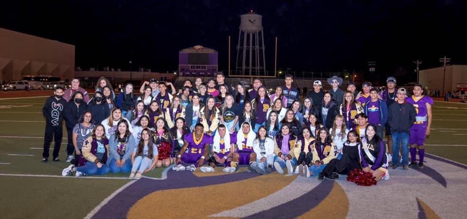 pecoshigh2022's tweet photo. Senior walk. 💜🦅 https://t.co/ExofjVgKqT