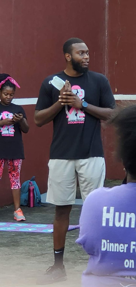 DavidLDavisII's tweet image. Always make time to love on my people. #BreastCancerAwareness #RIPgma