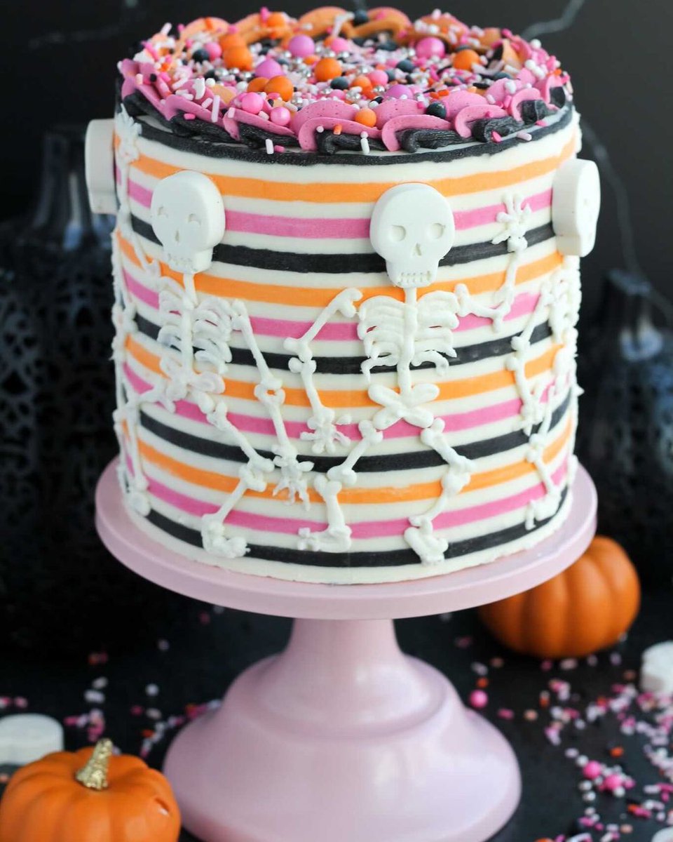 HarmonsGrocery's tweet photo. Congratulations to our Bloody Bake Off winners @BakingwBlondie and Bethany Lindley! What a treat this contest has been. ✨
Thank you to everyone who entered, every entry was spooktacular! ⬇️
Happy Halloween!
#myharmons #shoplocal #supportlocal #bloodybakeoff #utah #utahsown https://t.co/hDa3HHTdRz