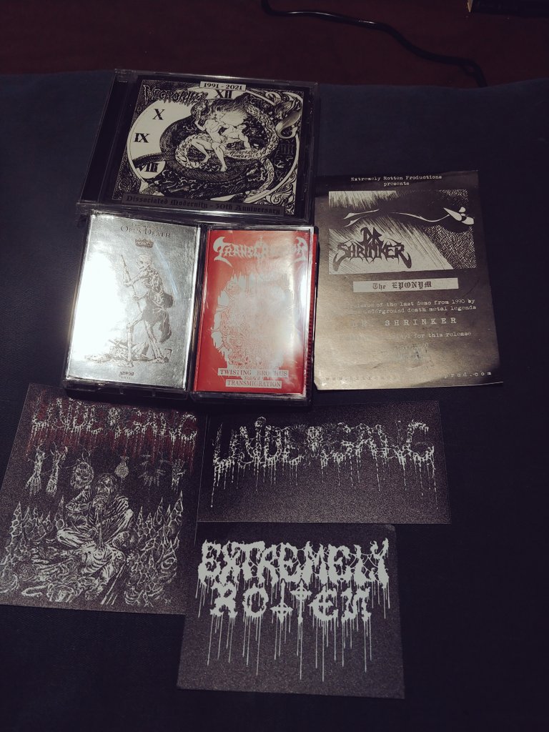 sunaneko666's tweet photo. デスメタルレジェンドのマーケットはガチのガチ💀　#necrophile #transgressor #exhumation #extremelyrotten #deathmetal #asakusadeathfest https://t.co/l2ZaBxMr7C