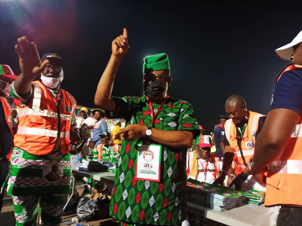 PDPRepublic's tweet image. His Excellency, Rt. Hon Emeka Ihedioha @EmekaIhedioha together with the State Chairman of the Party In Imo State, Engr. Charles Ugwu led other delegates to vote at the ongoing National Convention.

#PDPNationalConvention2021 #PDP2023