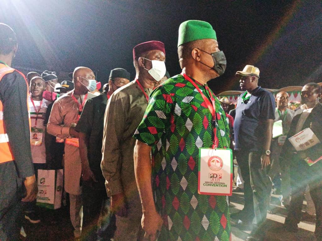 PDPRepublic's tweet image. His Excellency, Rt. Hon Emeka Ihedioha @EmekaIhedioha together with the State Chairman of the Party In Imo State, Engr. Charles Ugwu led other delegates to vote at the ongoing National Convention.

#PDPNationalConvention2021 #PDP2023