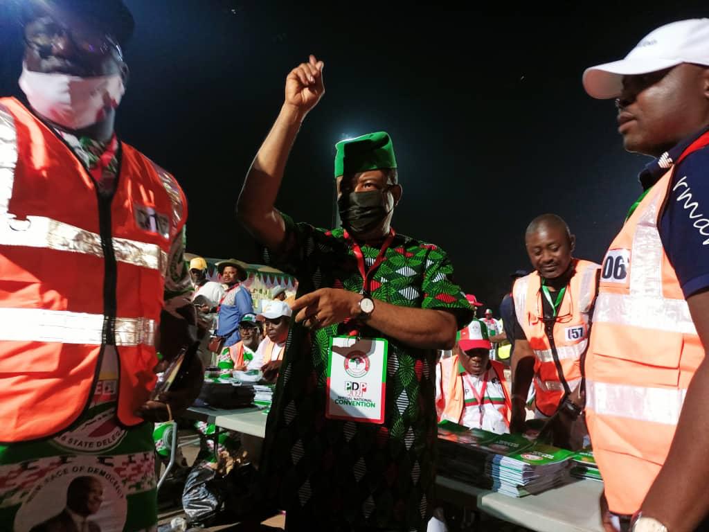 PDPRepublic's tweet image. His Excellency, Rt. Hon Emeka Ihedioha @EmekaIhedioha together with the State Chairman of the Party In Imo State, Engr. Charles Ugwu led other delegates to vote at the ongoing National Convention.

#PDPNationalConvention2021 #PDP2023
