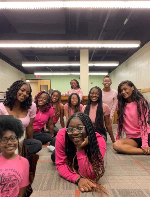 PPEG_ISU's tweet photo. MEET THE TEAMS💃🏽💚

Wrapsody Dance Company was founded at UIUC in 2011. We do different styles of dance to promote bodily empowerment. We also incorporate historically black styles of dance to show the importance of black culture on a predominantly white campus💗. @WrapsodyCo https://t.co/Y20eg4sTVM