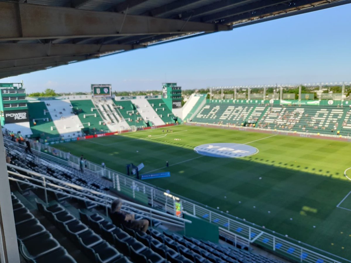 NODeportiva's tweet photo. 🗣 Desde las 18.00 préndete a AM1050 Y escucha #Banfield 🆚 #Velez junto al equipo de @goldevestuario y @nodeportiva ‼️
 
Relatos: @willygubana 
Comentarios: Pachi SANCHEZ
Vestuarios: @LoanaMosquera https://t.co/1Y8HNmC24o
