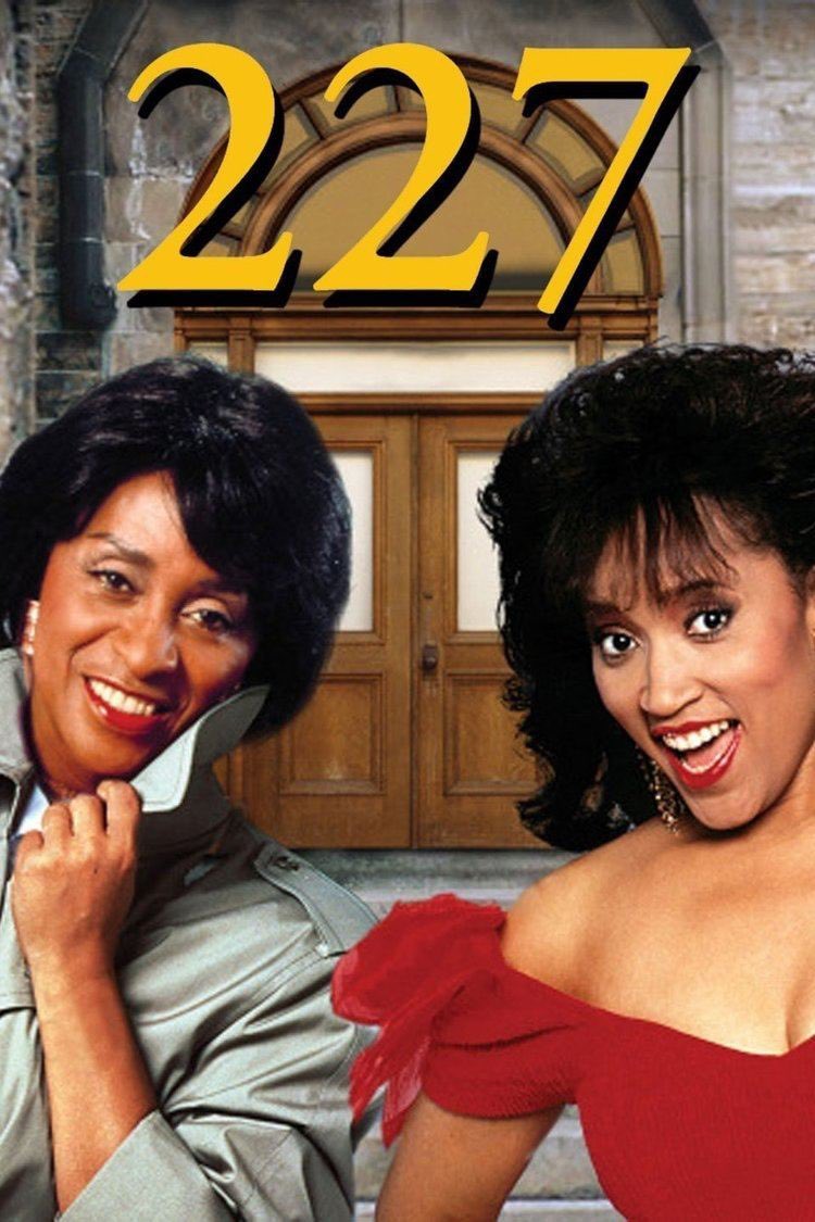_Shandeni's tweet photo. Ladies &amp; Gentleman of 227, I introduce to you Ms. Sandra Clark!! 
. 
Halloween ‘21
. 
My baby is a huge fan of @jackeeharry &amp; she’s obsessed with 227. Seasons 1-4 stay on repeat. She’s quick to tell you that she doesn’t like season 5 because Sandra isn’t on there 😂😂 https://t.co/cb7IAU7orj