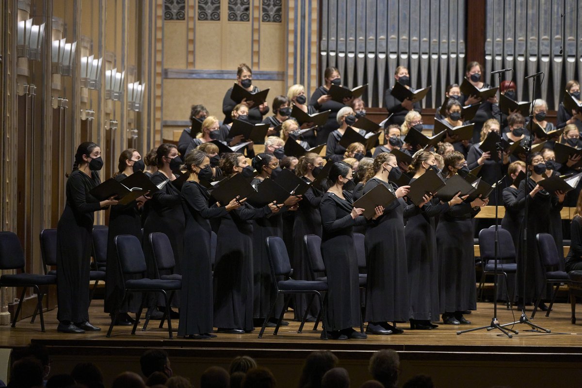 CleveOrchestra's tweet image. A nearly full house heard the @COChorus's triumphant return to the Mandel Concert Hall stage at Severance last Thursday in a special two piano arrangement of Brahms's German Requiem. We ❤ the dedicated &amp;amp; talented musicians who make this chorus incredible. #ClevelandOrchestra