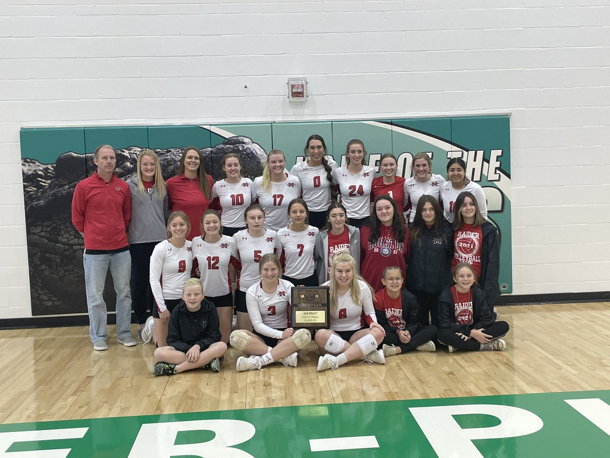 MeadVolleyball's tweet photo. State Bound!!!! Sweep of Hartington Cedar Catholic gets up a trip to Lincoln! #whynotus https://t.co/kbAuzhzMc1