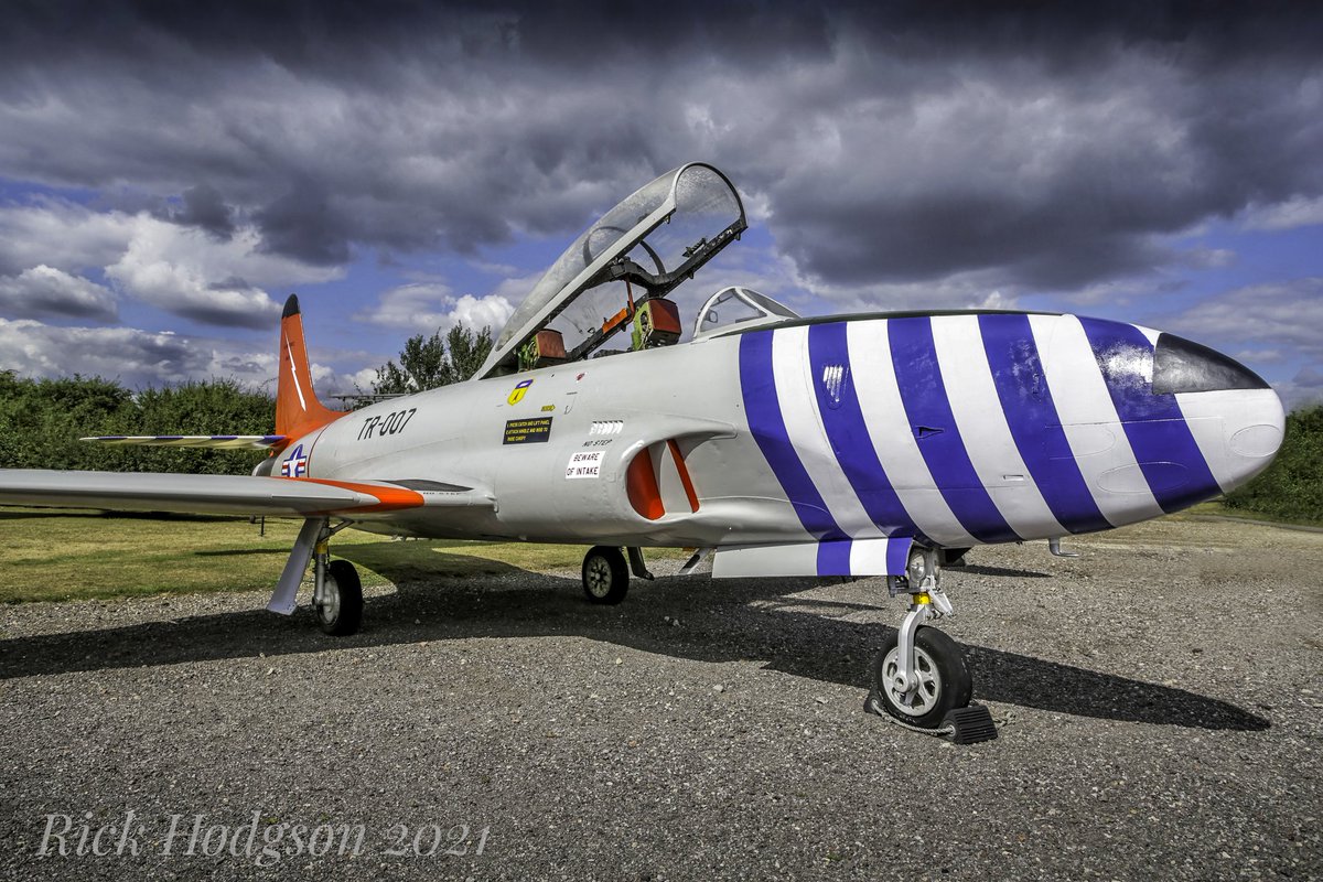 RickHodgson9's tweet photo. @gaz11h @NewarkAirMus Superb Looking T33 👌shot this during Cockpit fest 2021 https://t.co/OmYx8bdNOt