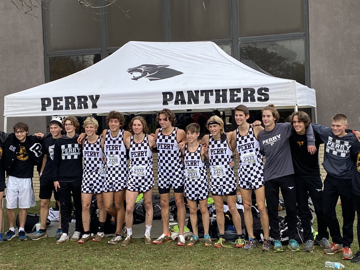 ThePHSnews's tweet photo. Our boys cross country team is going to the state meet!!  The team placed 4th overall today.  Our Freshman Girls runner Chloe Dostal also qualified to the State meet!!  Way to go Panthers!! https://t.co/EupSA2MRcp