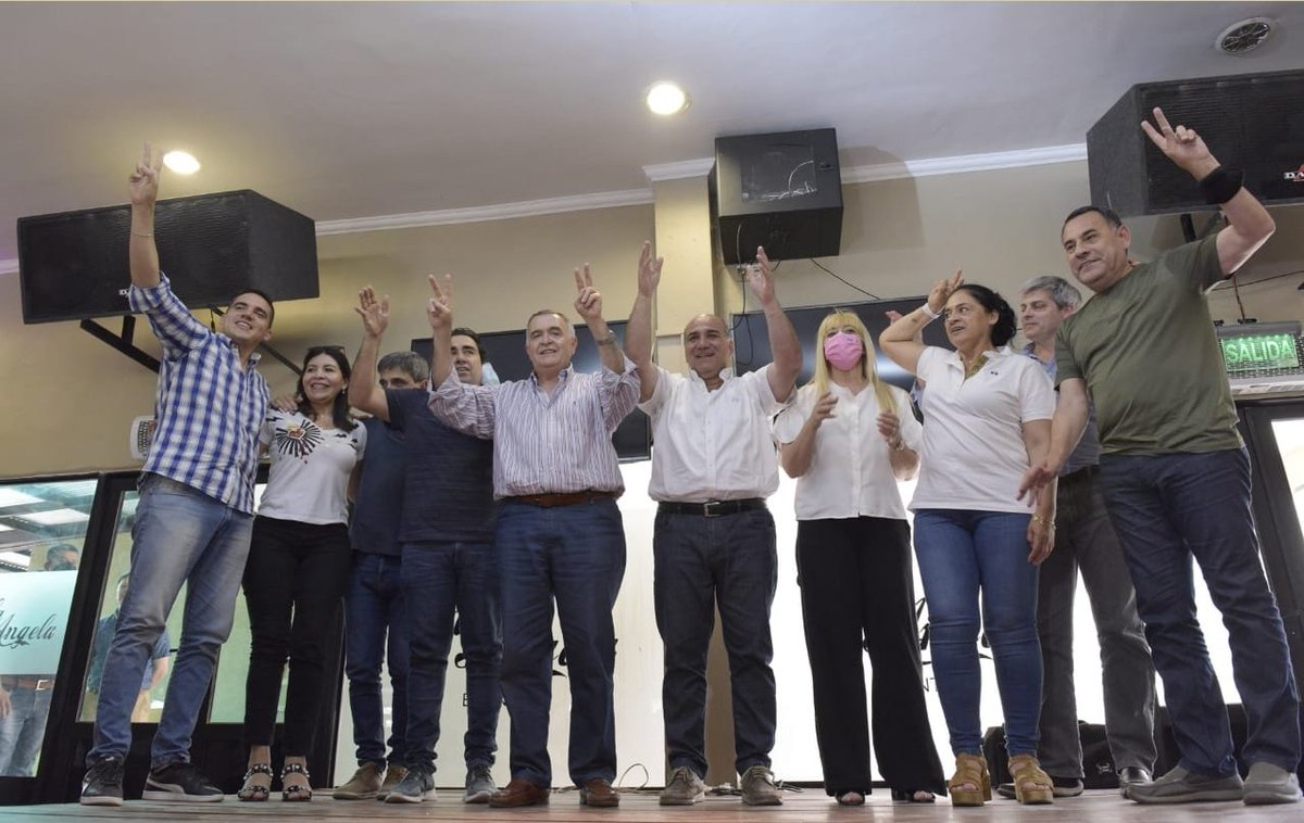 stellamcordoba1's tweet photo. En unidad y con un claro objetivo, apoyar a nuestros candidatos a diputados y senadores del #FrenteDeTodos.
#SÍ a la unidad.
#SÍ a un Tucumán para 
#TOD☀️S ✌ https://t.co/ODV4Q3otte