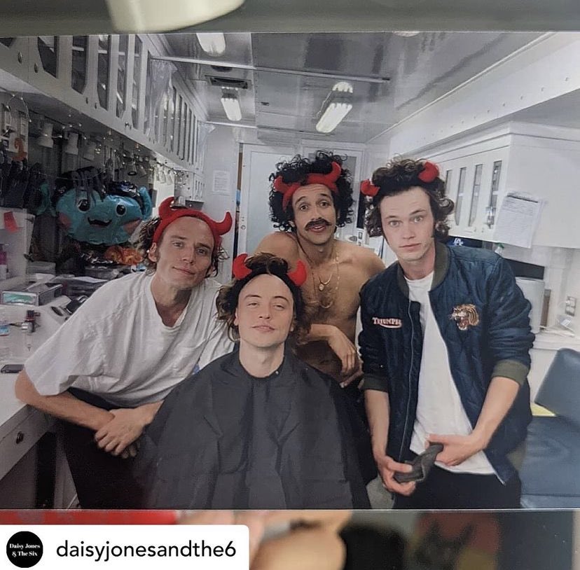 THESIXUPDATES's tweet photo. "Our little devils getting ready to do their skin care routine @/joshuawhitehouse @/mrsamclaflin @/wllhrrsn @/sebchacon @/daisyjonesandthe6 @/micheleinmakeup @/rebeccawmakeup #handsomelittledevils #skincareroutine #makeuptrailer #setlife"
lizardeye22 via instagram https://t.co/L87BNjXcEQ