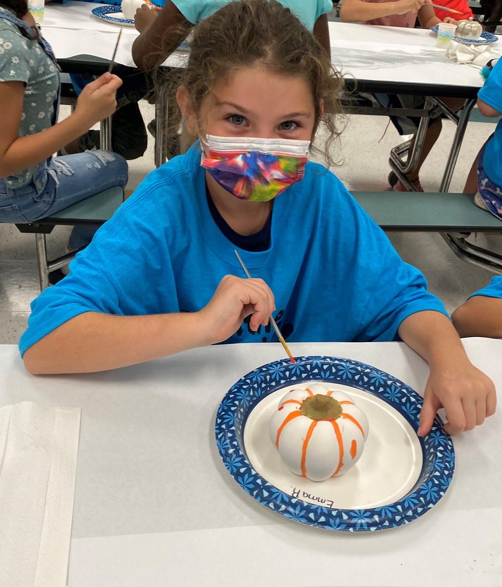 BASCCBroward's tweet photo. Early Release Day is always fun at Tropical ES aftercare! Painting ceramic pumpkins. #BASCCquality @tropicalbroward https://t.co/sIhXGg80YX