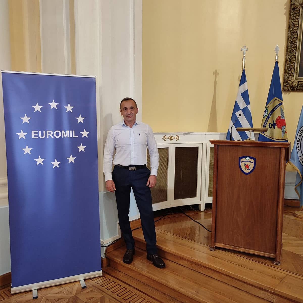 SOVCG2021's tweet photo. 124 prezidijum EUROMIL-a održan je od 21.10-23.10.2021 g. u Atini.
Sindikat Odbrane i Vojske Crne Gore predstavljao je Valentin Stanković, član IO.
Tema prezidijuma bila je ULOGA VOJSKE NA KONTROLI SPOLJNIH GRANICA TOKOM MIGRACIJA STANOVNIŠTVA.

SOVCG je punopravan član EUROMILA. https://t.co/QUju0jAGph