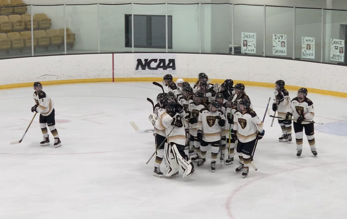 StOlafWHockey's tweet photo. THE OLES HAVE SWEPT UWSP!!! 2-1!!!! https://t.co/tHesQxSbKo
