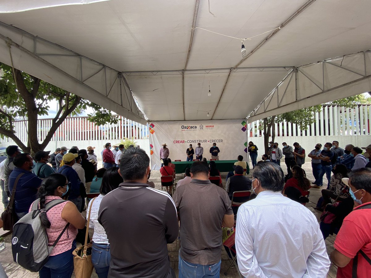 afodepoac's tweet photo. Las gestiones para conseguir más beneficios para nuestra gente no paran, por esa razón, representantes de #AFODEPO autoridades agrarias y municipales, electas y en funciones, sostuvimos una reunión con la @SEGEGO_GobOax para dar seguimiento a diversos temas. @PacoPiza9 https://t.co/pg20wsVa7C