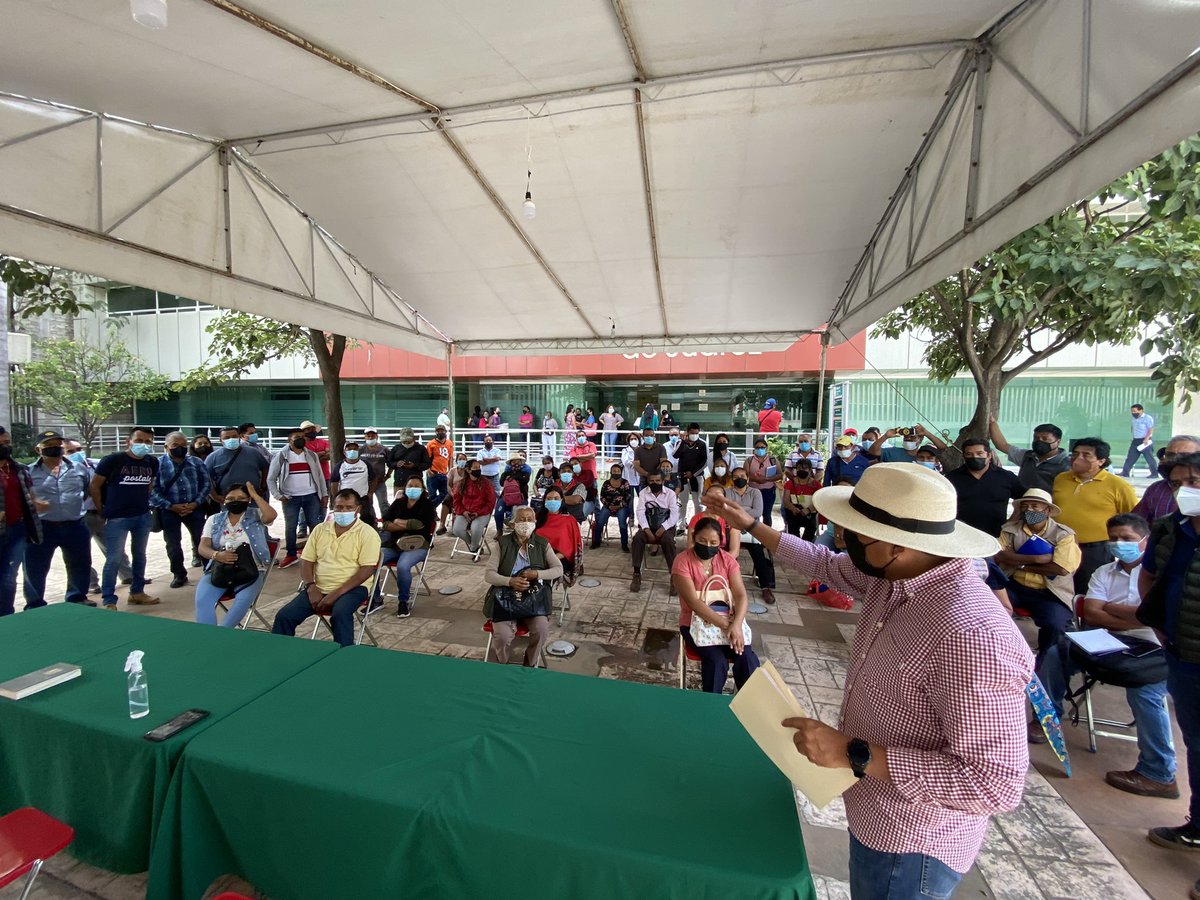 afodepoac's tweet photo. Las gestiones para conseguir más beneficios para nuestra gente no paran, por esa razón, representantes de #AFODEPO autoridades agrarias y municipales, electas y en funciones, sostuvimos una reunión con la @SEGEGO_GobOax para dar seguimiento a diversos temas. @PacoPiza9 https://t.co/pg20wsVa7C