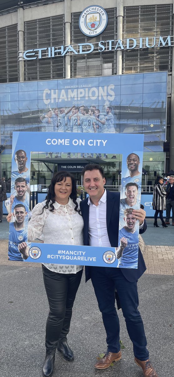 lozzoking's tweet photo. Great day out at Man City today. Enjoyed the hospitality with the family ⚽️⚽️ https://t.co/M2JH9nW38d