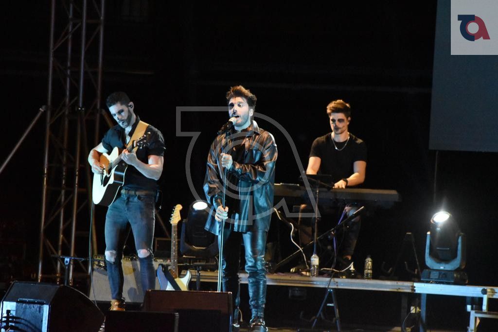 TeldeActualidad's tweet photo. Blas Cantó entona el cambio de hora en #Telde ante 2.200 seguidores https://t.co/KPrLq6ykBa https://t.co/B4tlOVnzTp