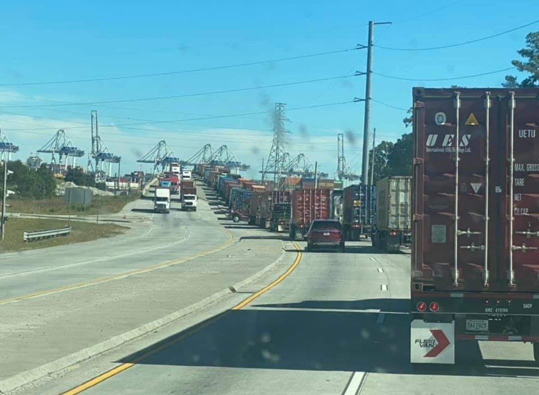 ArtMettle's tweet photo. The main gate to the Savannah Port. Don't let the media tell you the driver shortage is the problem. https://t.co/m2c4Yu5z0G