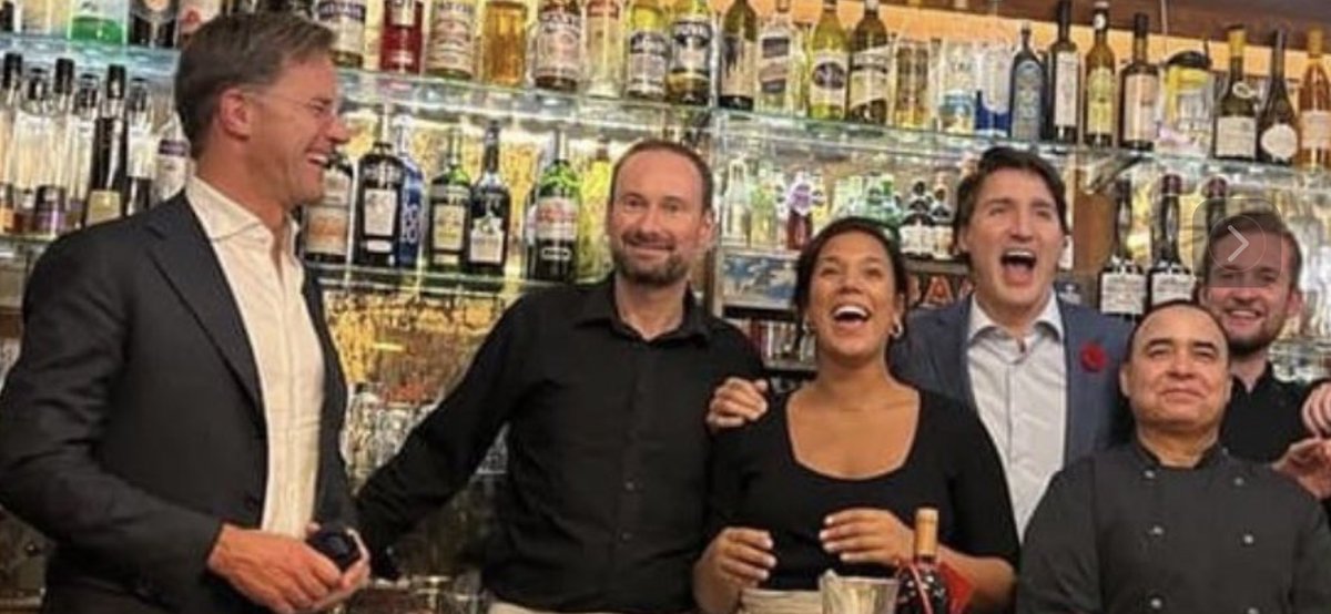 A glass of champagne kills the virus 😄

#Trudeau #Rutte #TheHague