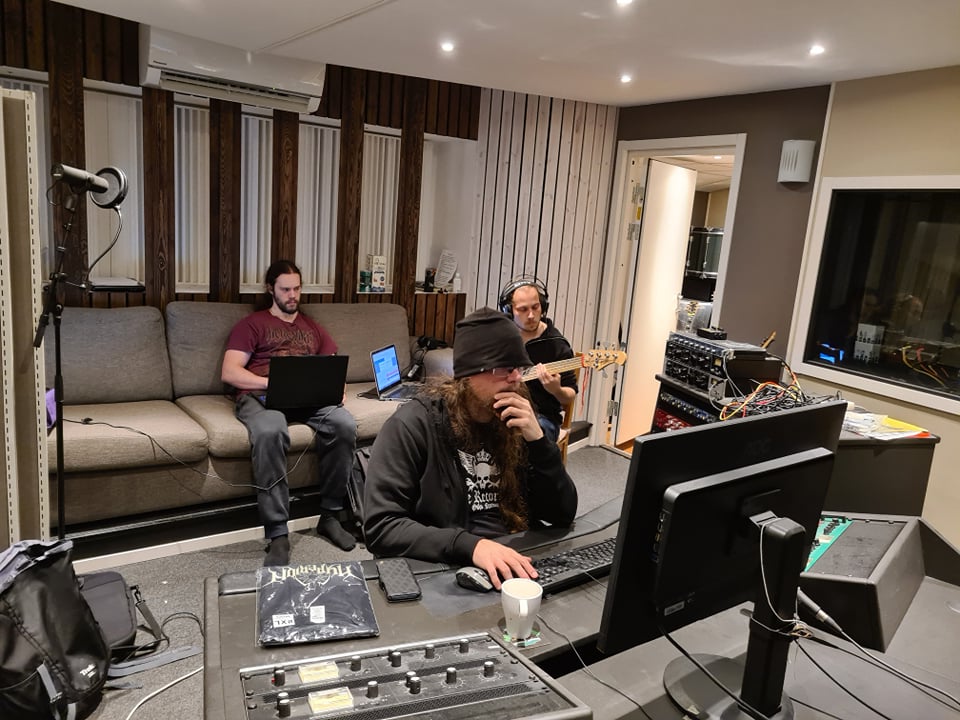 Another session at Wing Studios completed. This time Raul recorded all bass guitars for the upcoming album. It was a fairly smooth process with very little tweaking in terms of finding the right sound. Anders has also completed his work on the orchestrations.
