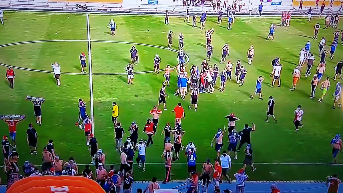 OsoNegr0_'s tweet photo. Y bueno, cagamos con el público lo que resta del campeonato. Ojalá algún dirigente se haya cagado encima, con eso quedo feliz #VamosLaU https://t.co/LR0bJg4dIQ