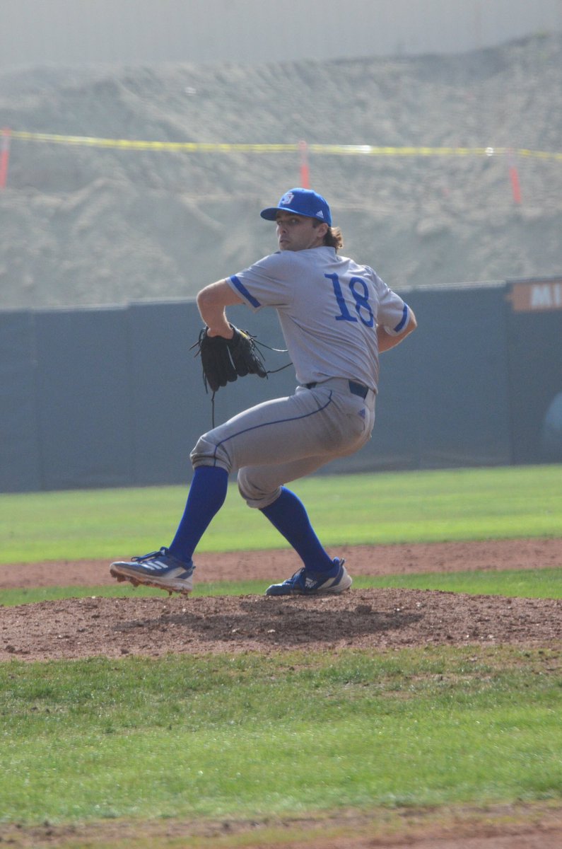 UCSB_Baseball's tweet photo. Clayton Hall strikes out 1 and Mason Eng throws out a would-be base stealer in the 7th

Bryce Willits leads off the 8th, Gauchos down 4-2 https://t.co/HfX2ntH75T